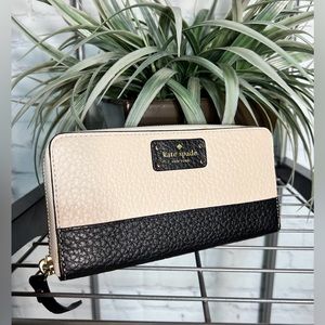 New Kate Spade zippered wallet